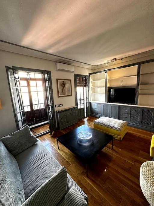Ferienwohnung Apartamento Con Parking En Centro De Madrid-Chamberi Exterior foto